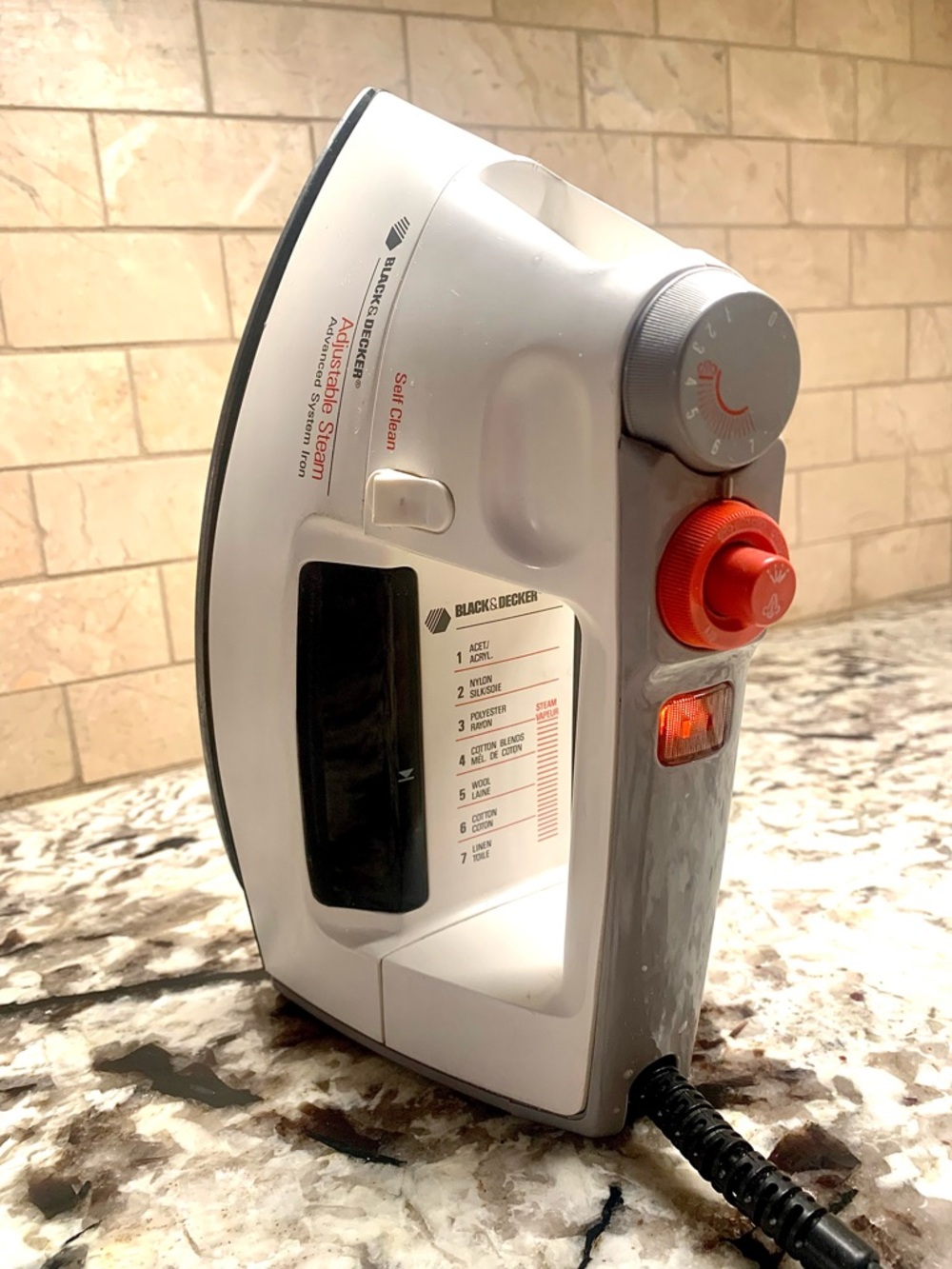 Black & Decker Light'n Easy Iron
* Tested and Working Well
